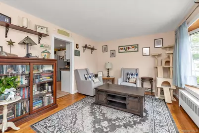31 Sherwood Drive, East Islip, NY 11730 - Photo 9