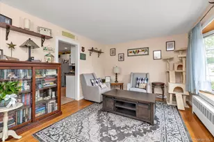 31 Sherwood Dr, East Islip, NY 11730 - Photo 9