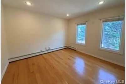 23 W Alhambra Avenue, Lindenhurst, NY 11757 - Photo 13
