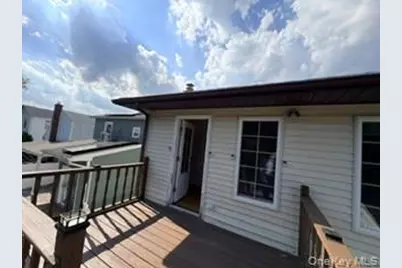 23 W Alhambra Avenue, Lindenhurst, NY 11757 - Photo 19