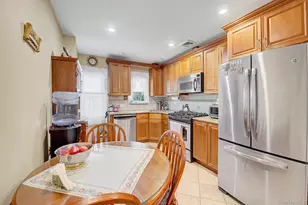 32 Celler Ave, New Hyde Park, NY 11040 - Photo 9