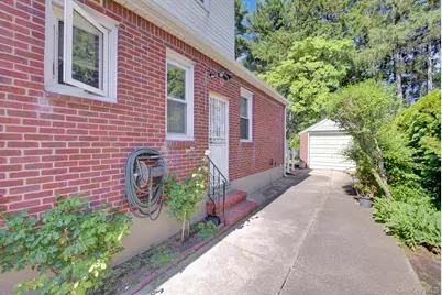 32 Celler Avenue, New Hyde Park, NY 11040 - Photo 23