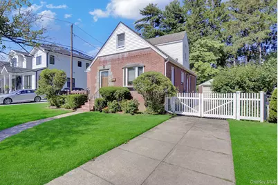 32 Celler Avenue, New Hyde Park, NY 11040 - Photo 3