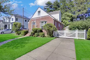 32 Celler Ave, New Hyde Park, NY 11040 - Photo 3
