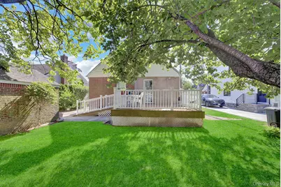 32 Celler Avenue, New Hyde Park, NY 11040 - Photo 25