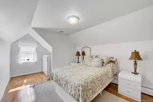 32 Celler Ave, New Hyde Park, NY 11040 - Photo 17