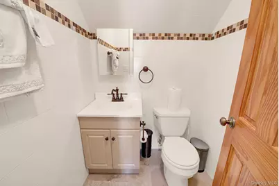 32 Celler Avenue, New Hyde Park, NY 11040 - Photo 19