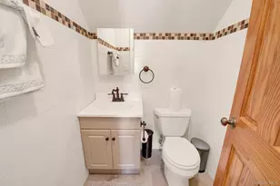 32 Celler Ave, New Hyde Park, NY 11040 - Photo 19