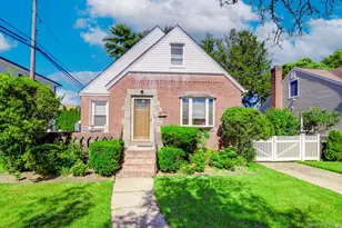 32 Celler Ave, New Hyde Park, NY 11040 - Photo 1