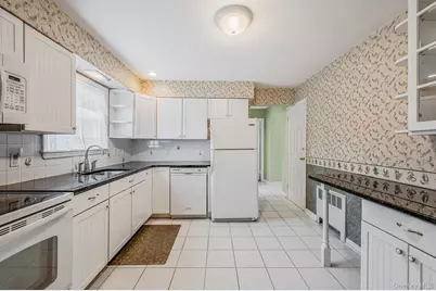 108 Ketewamoke Avenue, Babylon, NY 11702 - Photo 11