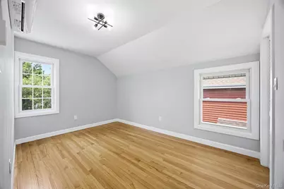 107 E Saint Marks Place, Valley Stream, NY 11580 - Photo 15