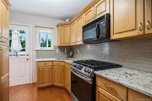 90 W 14th St, Deer Park, NY 11729 - Photo 13