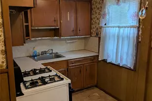 228 Morsemere Ave, Yonkers, NY 10703 - Photo 9