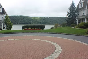 303 Bridgeview Dr, Poughkeepsie, NY 12601 - Photo 3