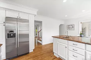 22 Potters Ln, New Rochelle, NY 10805 - Photo 5