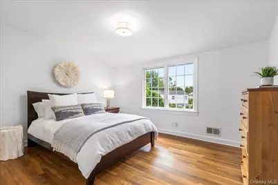 22 Potters Lane, New Rochelle, NY 10805 - Photo 15