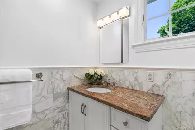 22 Potters Lane, New Rochelle, NY 10805 - Photo 13