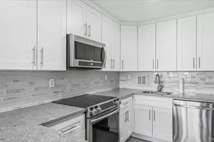 166-10 Powells Cove Blvd, Whitestone, NY 11357 - Photo 11
