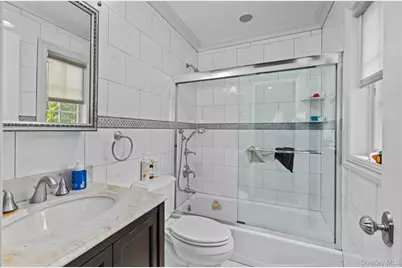 25 Bay Driveway, Manhasset, NY 11030 - Photo 23