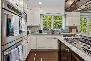 25 Bay Driveway, Manhasset, NY 11030 - Photo 11