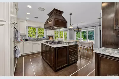 25 Bay Driveway, Manhasset, NY 11030 - Photo 9
