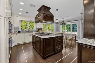 25 Bay Driveway, Manhasset, NY 11030 - Photo 9