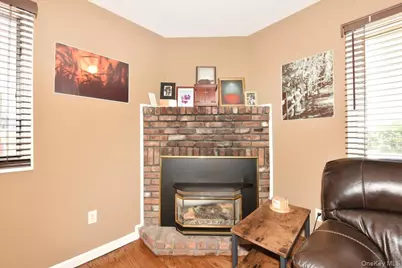 11 Glenda Drive, West Babylon, NY 11704 - Photo 9