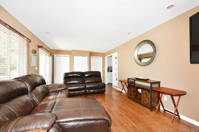 11 Glenda Drive, West Babylon, NY 11704 - Photo 5