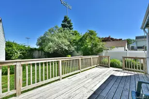 11 Glenda Dr, West Babylon, NY 11704 - Photo 25