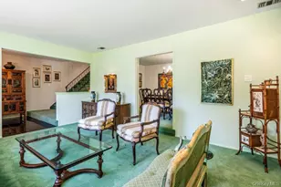 15 Joyce Ct, Woodbury, NY 11797 - Photo 9
