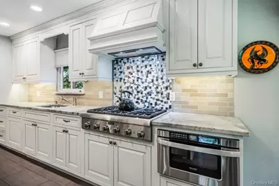 15 Joyce Court, Woodbury, NY 11797 - Photo 3