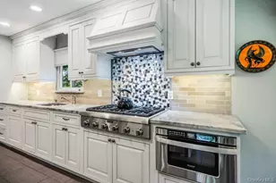 15 Joyce Ct, Woodbury, NY 11797 - Photo 3