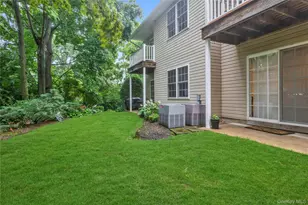 1125 Savoy Dr, Melville, NY 11747 - Photo 17