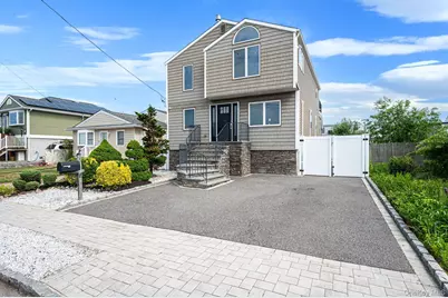 25 E Seacrest Avenue, Lindenhurst, NY 11757 - Photo 1