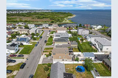 25 E Seacrest Avenue, Lindenhurst, NY 11757 - Photo 5