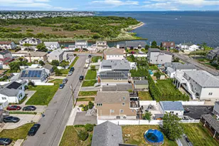 25 E Seacrest Ave, Lindenhurst, NY 11757 - Photo 5