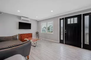 25 E Seacrest Ave, Lindenhurst, NY 11757 - Photo 15