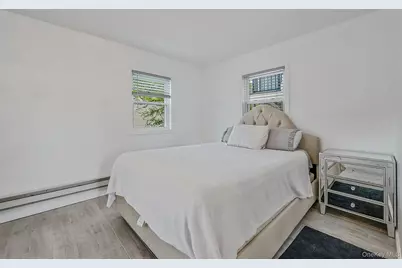 25 E Seacrest Avenue, Lindenhurst, NY 11757 - Photo 43