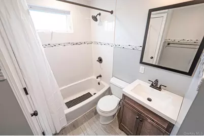 25 E Seacrest Avenue, Lindenhurst, NY 11757 - Photo 31