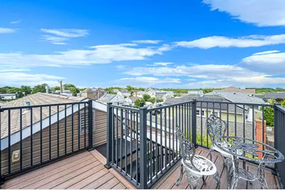 25 E Seacrest Avenue, Lindenhurst, NY 11757 - Photo 11