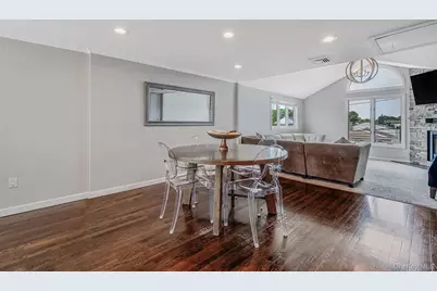 25 E Seacrest Avenue, Lindenhurst, NY 11757 - Photo 23