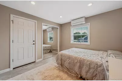 25 E Seacrest Avenue, Lindenhurst, NY 11757 - Photo 35