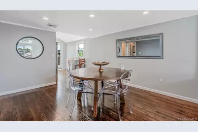25 E Seacrest Avenue, Lindenhurst, NY 11757 - Photo 25