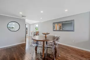 25 E Seacrest Ave, Lindenhurst, NY 11757 - Photo 25