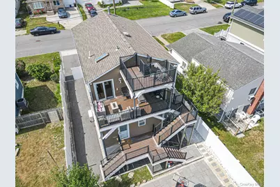 25 E Seacrest Avenue, Lindenhurst, NY 11757 - Photo 3
