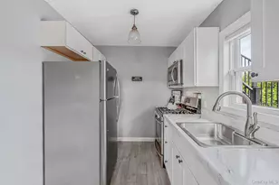 25 E Seacrest Ave, Lindenhurst, NY 11757 - Photo 41