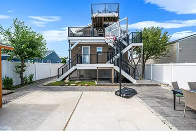 25 E Seacrest Avenue, Lindenhurst, NY 11757 - Photo 13