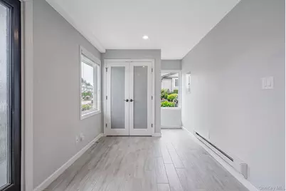 25 E Seacrest Avenue, Lindenhurst, NY 11757 - Photo 17