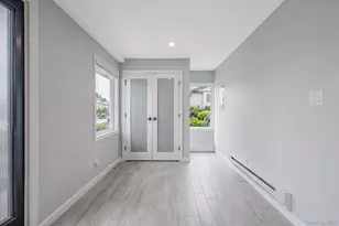 25 E Seacrest Ave, Lindenhurst, NY 11757 - Photo 17