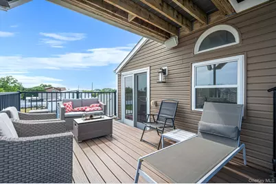 25 E Seacrest Avenue, Lindenhurst, NY 11757 - Photo 9